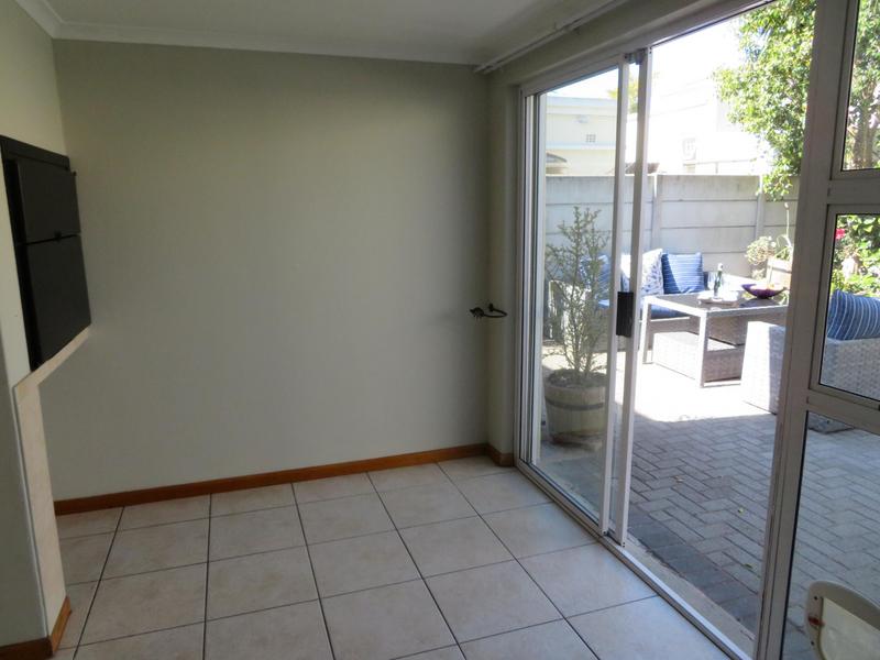 To Let 3 Bedroom Property for Rent in Eikenbosch Western Cape